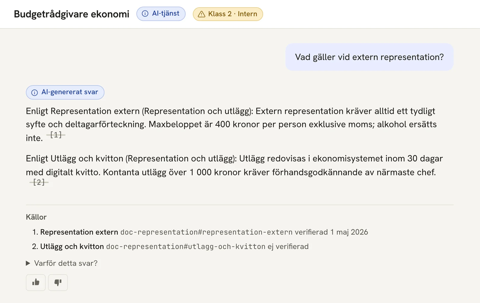Ett svar i Stackens chatt med märket AI-genererat svar, och källorna med dokument, avsnitt och datum då avsnittet verifierades.